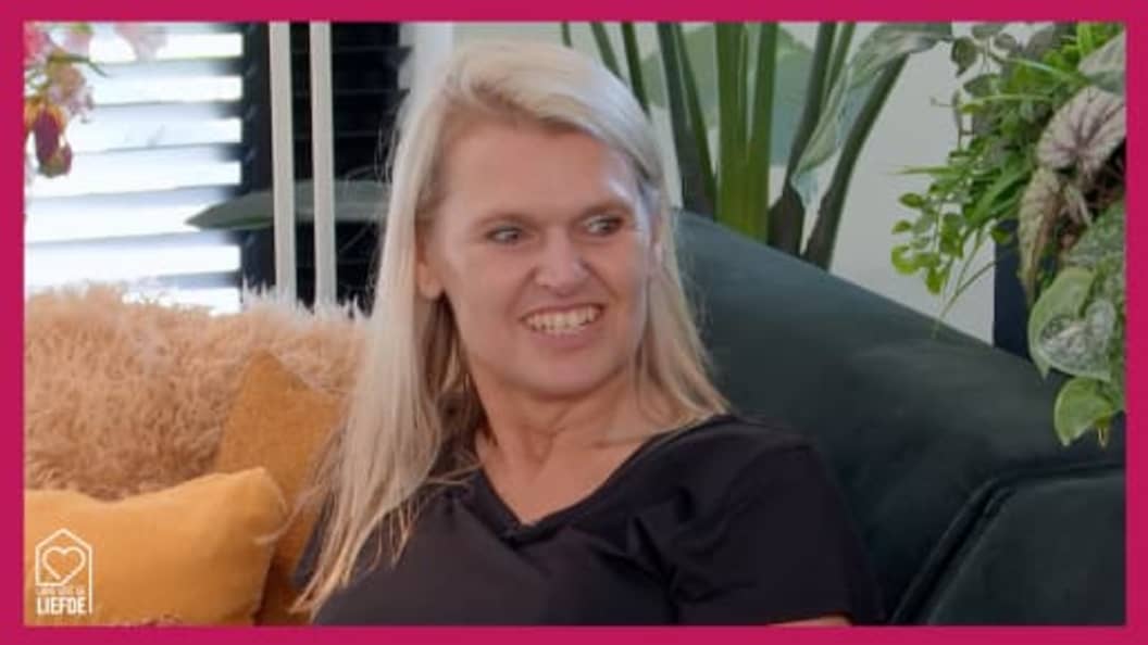 Lang Leve de Liefde Roos ontwijkt flirterige vraag van Aalt met appeltje gemist? Kijk het hier. Lang Leve de Liefde Roos ontwijkt flirterige vraag van Aalt met appeltje gemist? Kijk het hier.
