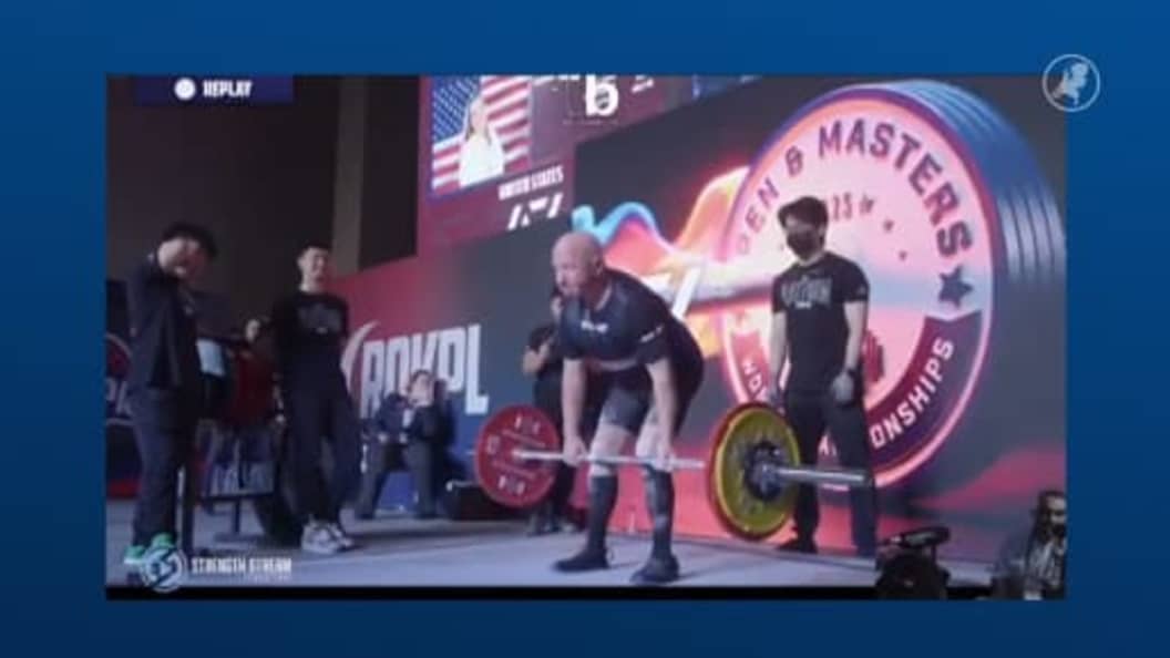 Hart van Nederland - Late Editie: Frans (86) verbreekt twee wereldrecords bij WK Powerliften in Seoul