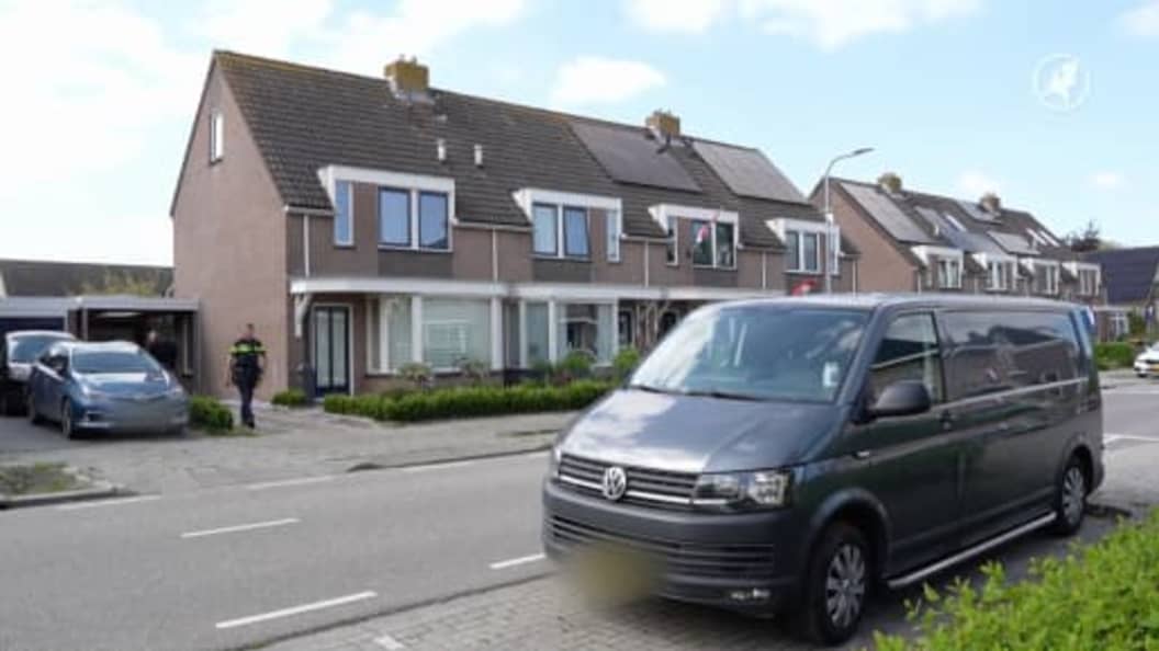 Hart van Nederland - Late Editie: Twee doden gevonden in woning aan De Weed in Lutjebroek