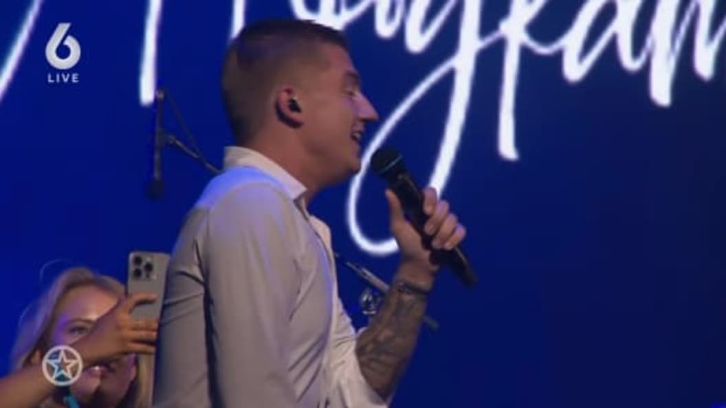 Shownieuws: Mart Hoogkamer zingt In de naam van Jezus