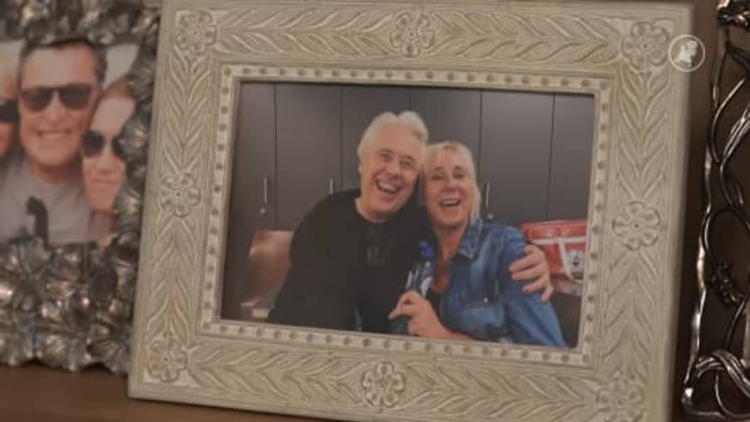 Hart van Nederland - Late Editie: Afscheidsconcert Golden Earring fan Yvonne blikt terug op haar herinneringen