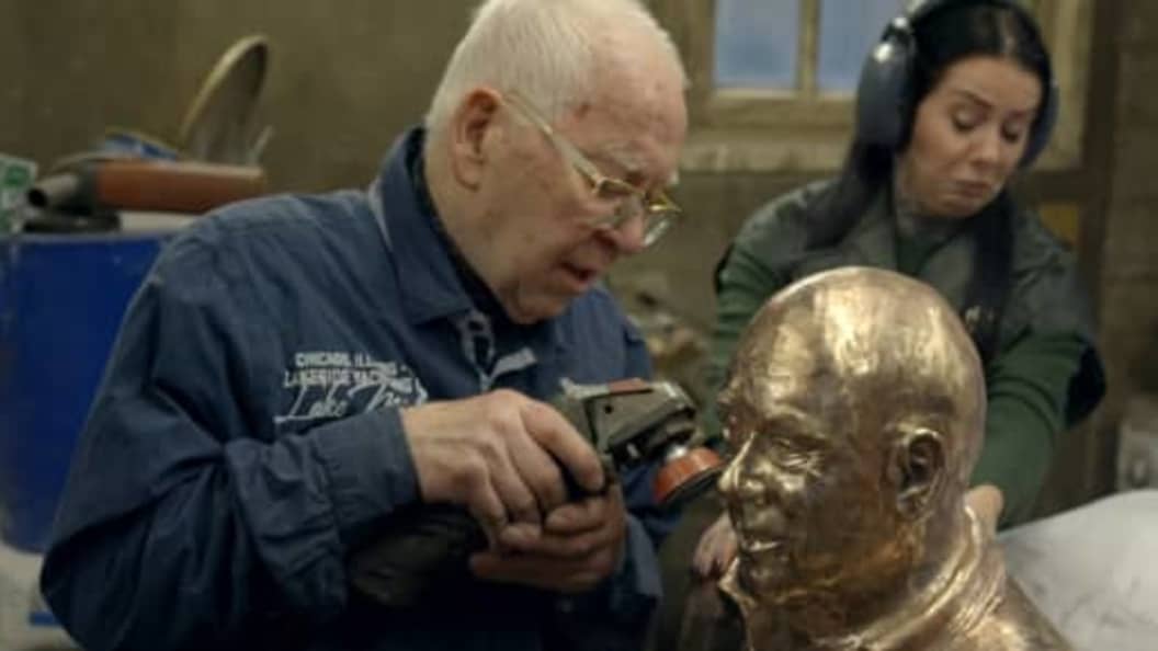 Familie Gillis: Massa is Kassa: Borstbeeld van Peter Gillis krijgt een make-over!